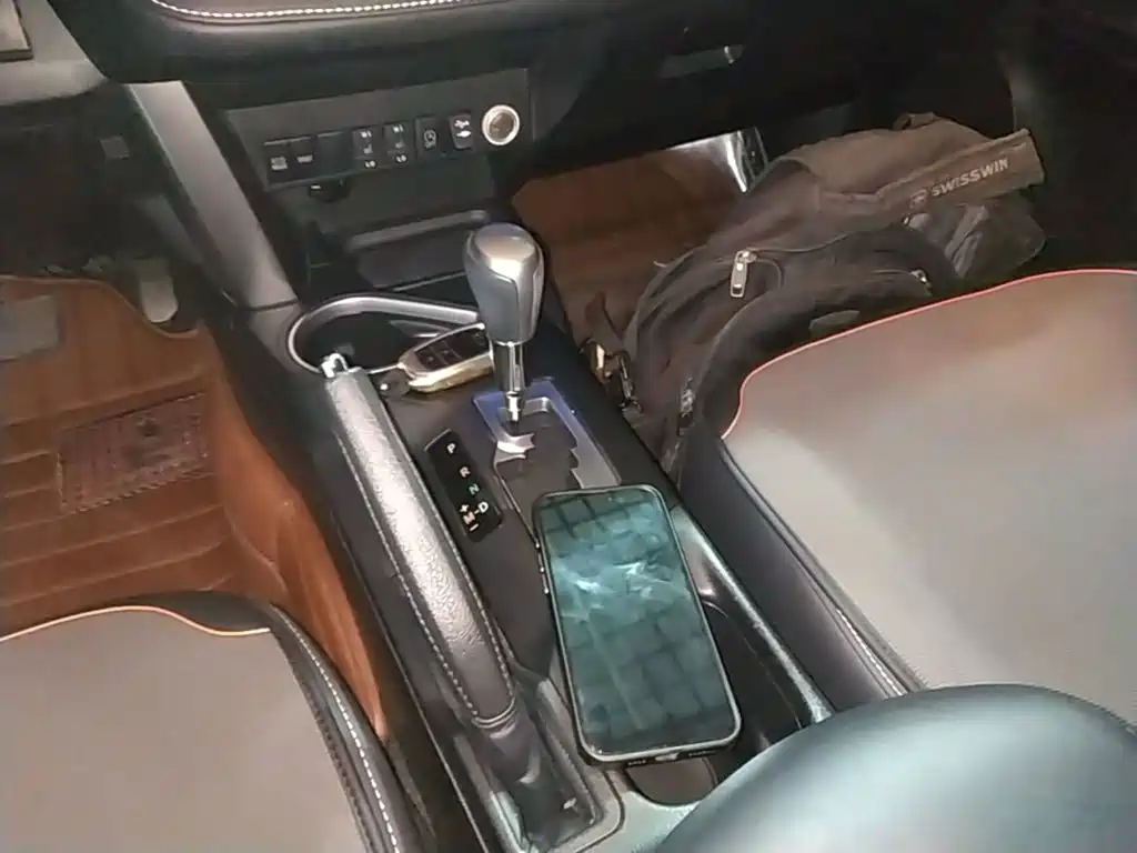 Toyota RAV4 — миниатюра 14