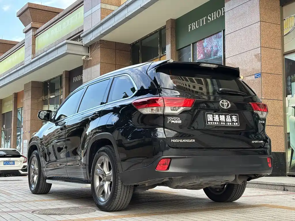 TOYOTA HIGHLANDER