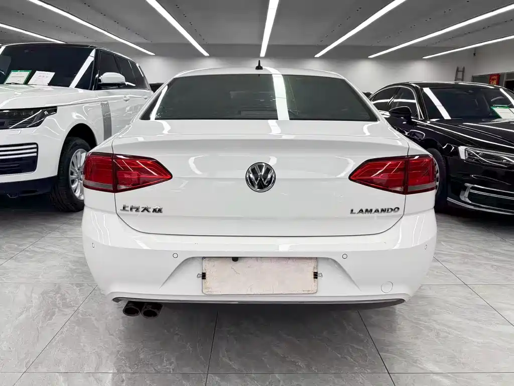 Volkswagen Lamando 2017 230TSI DSG