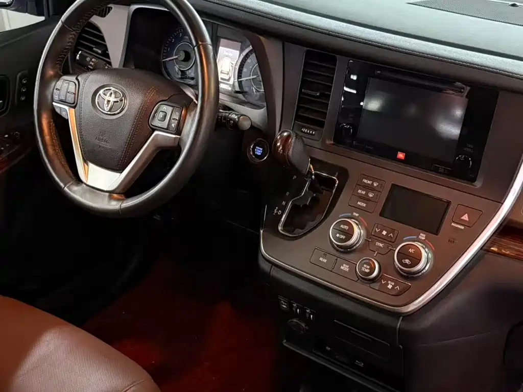 Toyota Sienna — миниатюра 12