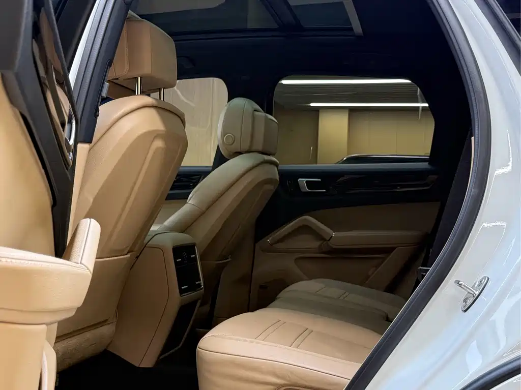 Porsche Cayenne — миниатюра 8