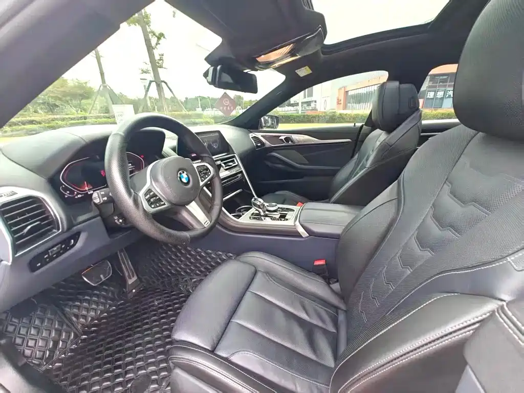 BMW 8 Series — миниатюра 4