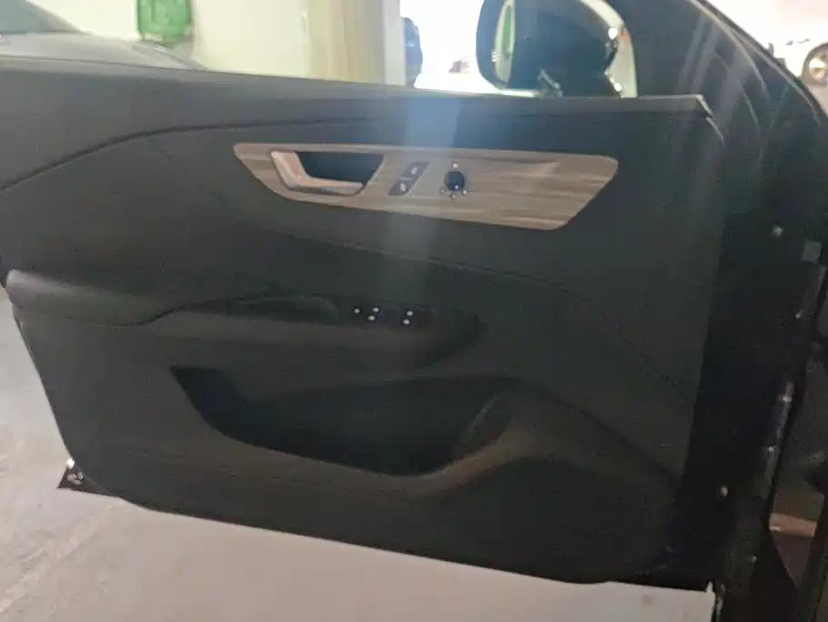 Hongqi E-QM5 2025 500km