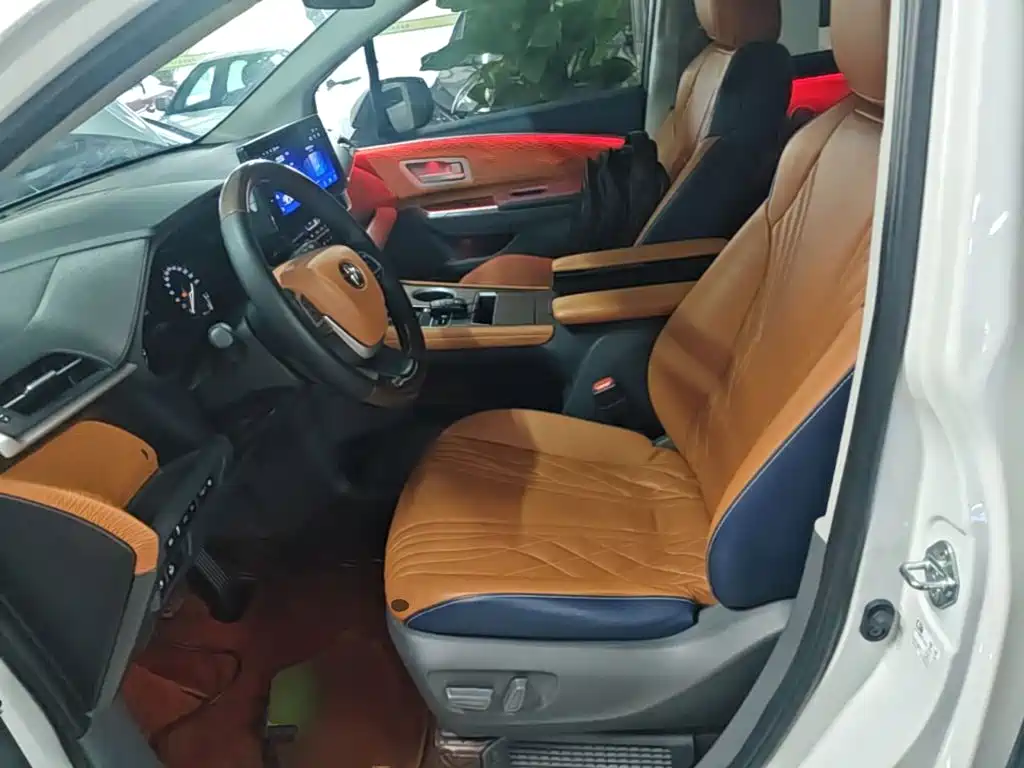 Toyota Sienna — миниатюра 15