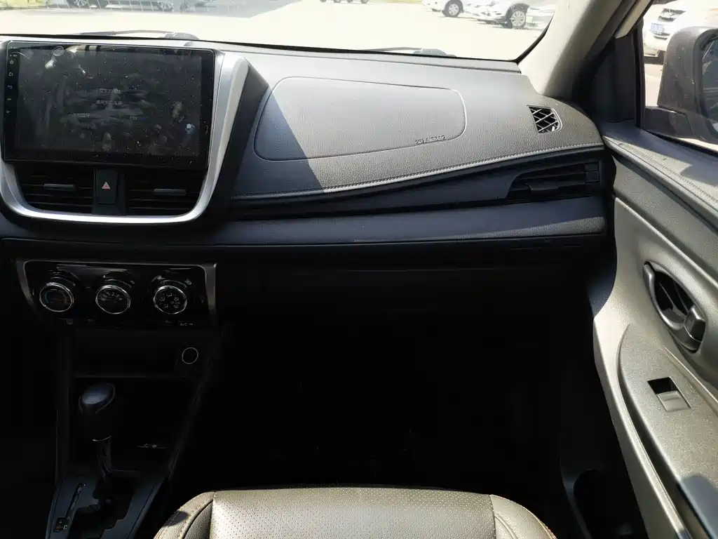Toyota Yaris L — миниатюра 18