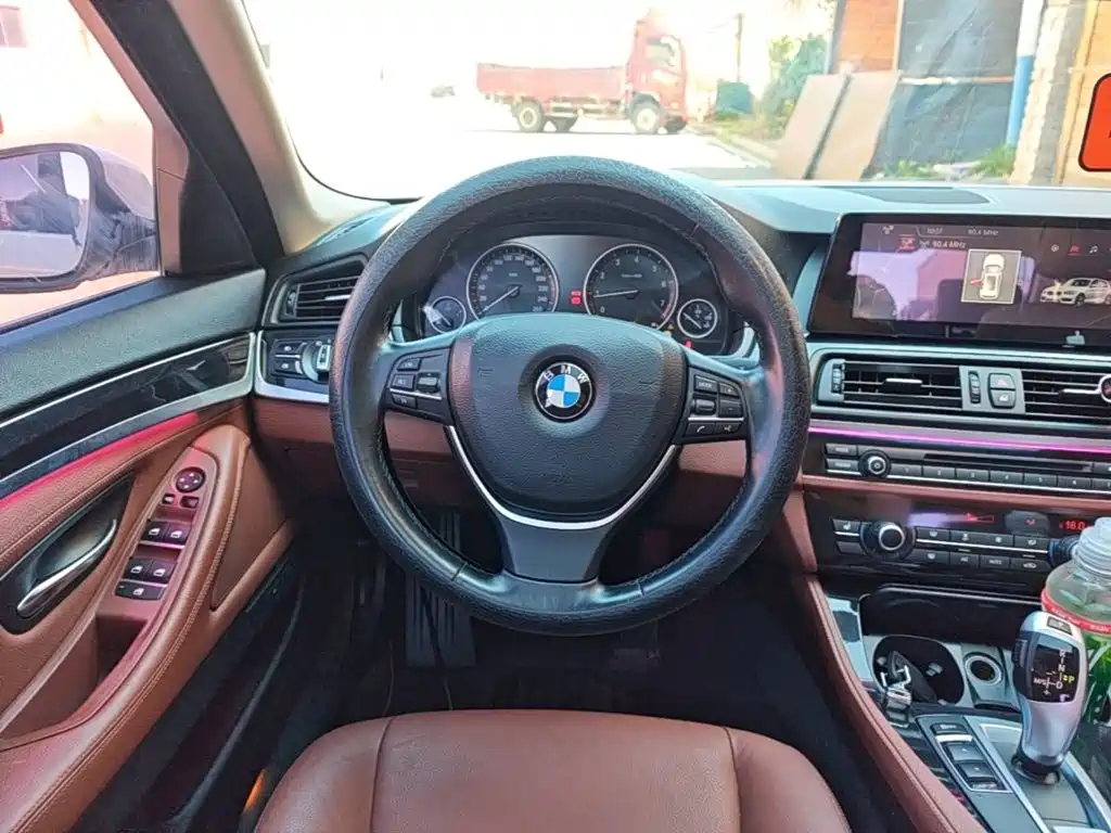 BMW 5 Series — миниатюра 11