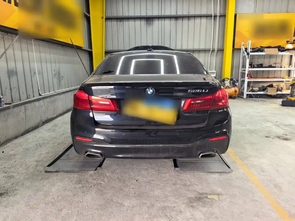 BMW 5 Series — миниатюра 6