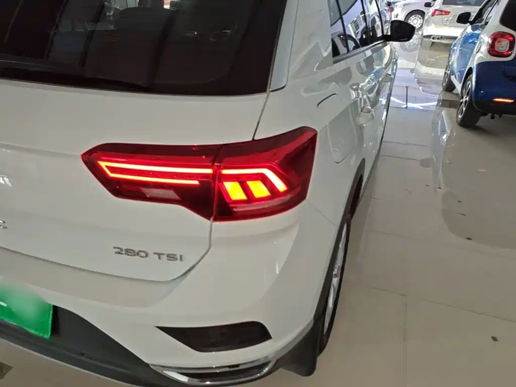 Volkswagen T-Roc - фото 8