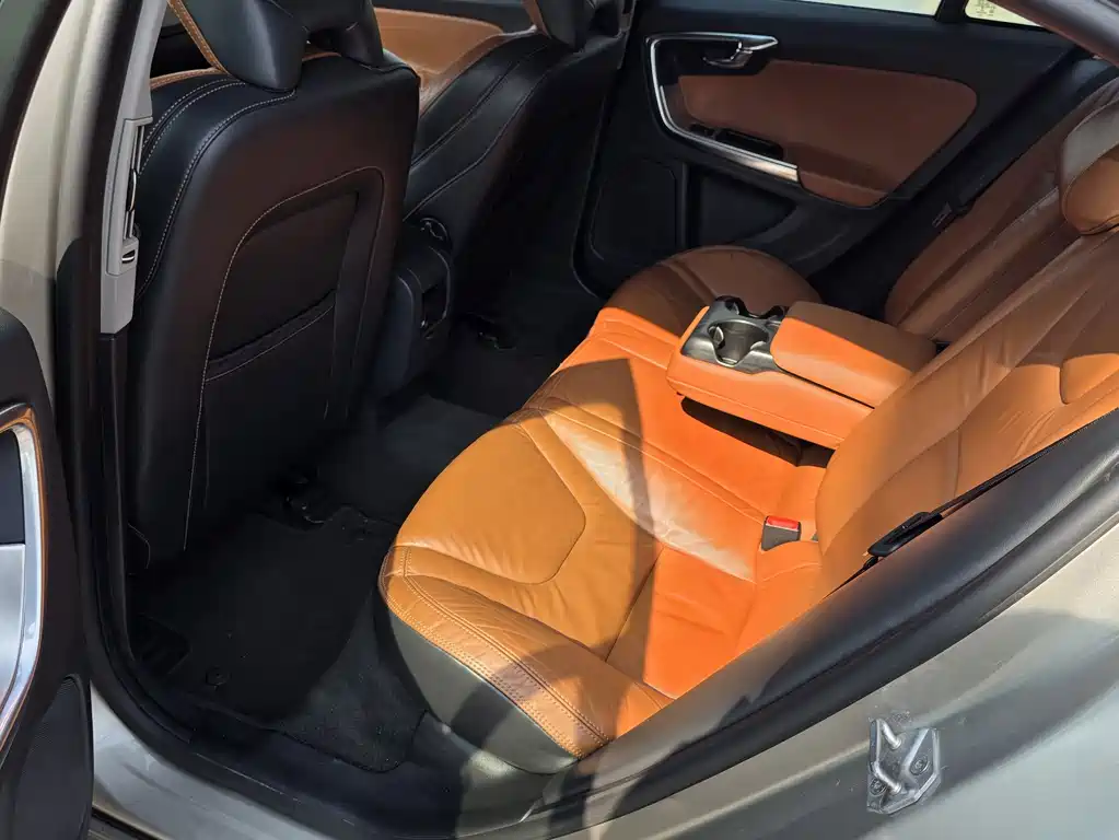 Volvo S60 (Import) — миниатюра 13