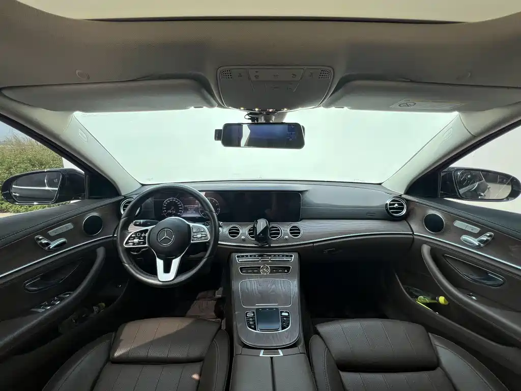 Mercedes-Benz E-Class — миниатюра 7