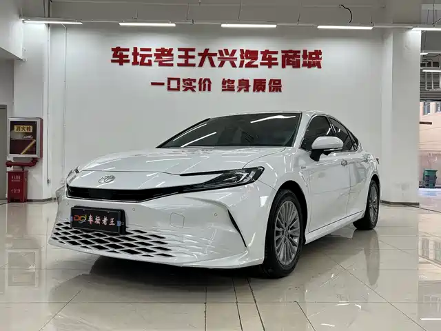 TOYOTA CAMRY 2025