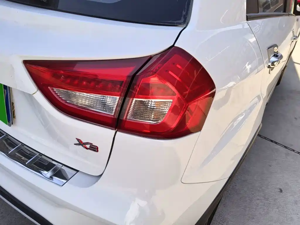 Geely Vision X3 — миниатюра 8