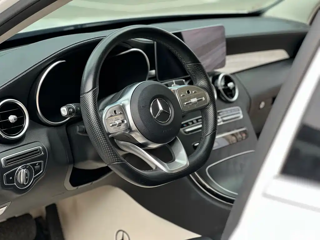 Mercedes-Benz C-Class — миниатюра 16