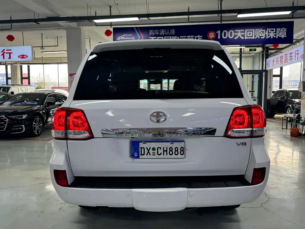 Toyota Land Cruiser 2010 5.7L