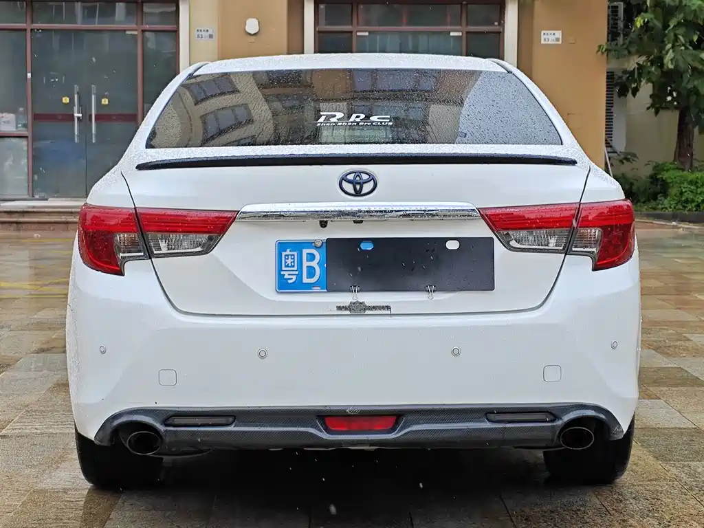 Toyota Reiz — миниатюра 5