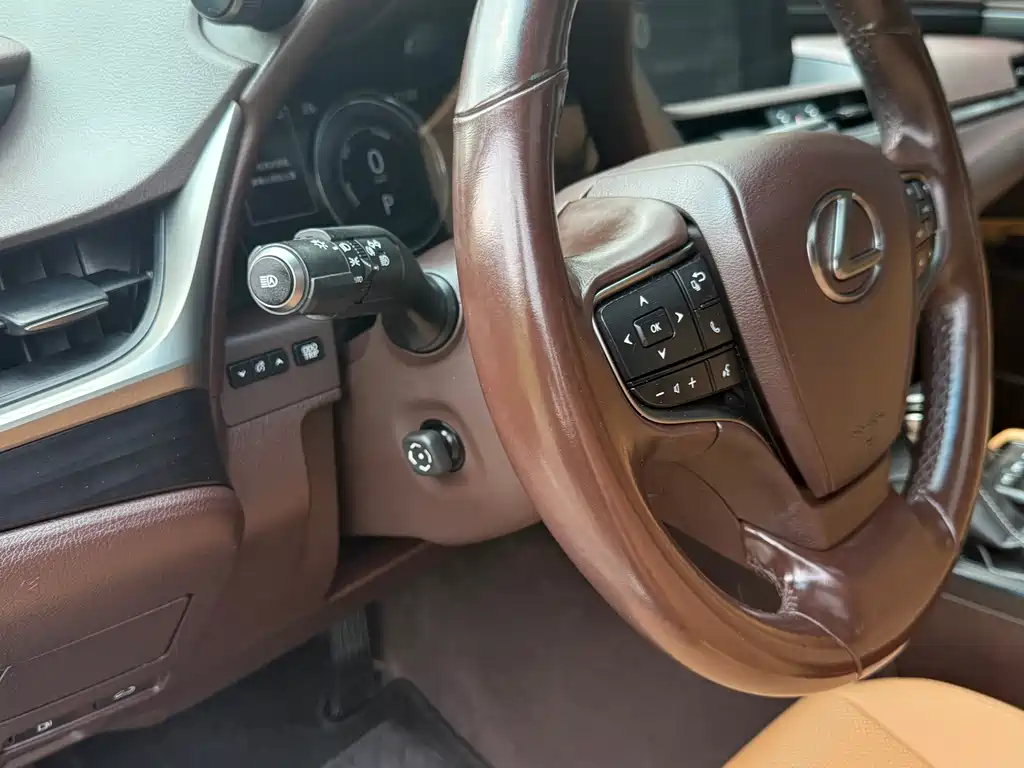 Lexus ES — миниатюра 10