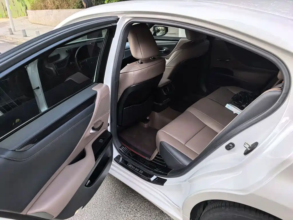 Lexus ES — миниатюра 8