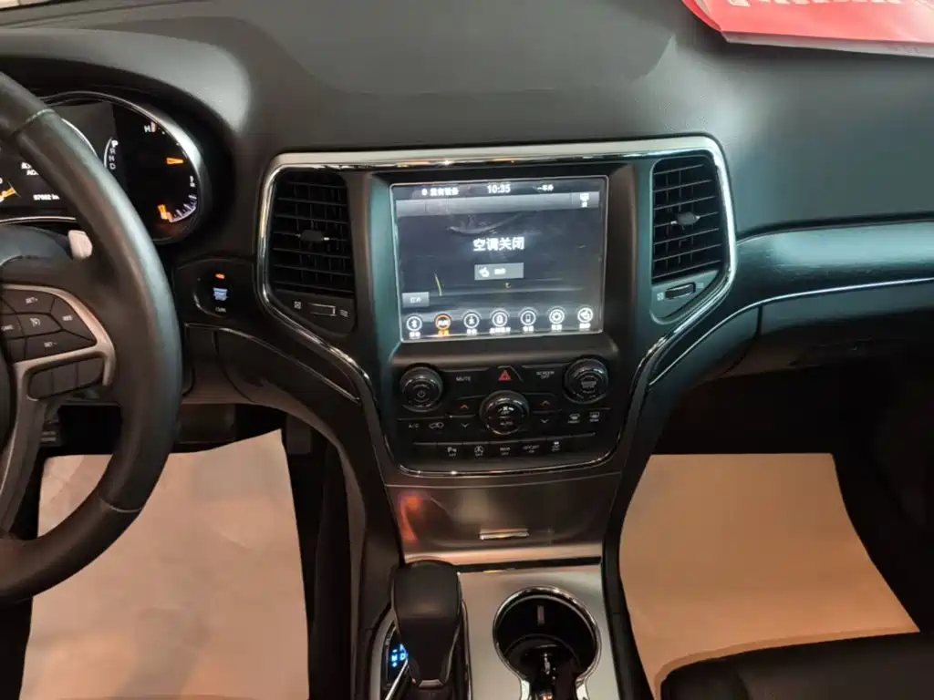 Jeep Grand Cherokee (Import) — миниатюра 13