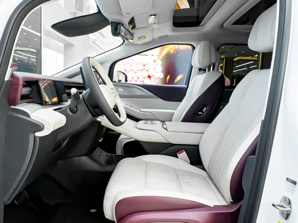 XPeng X9 — миниатюра 26