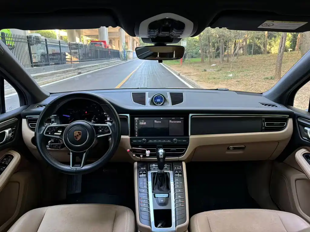 Porsche Macan — миниатюра 6