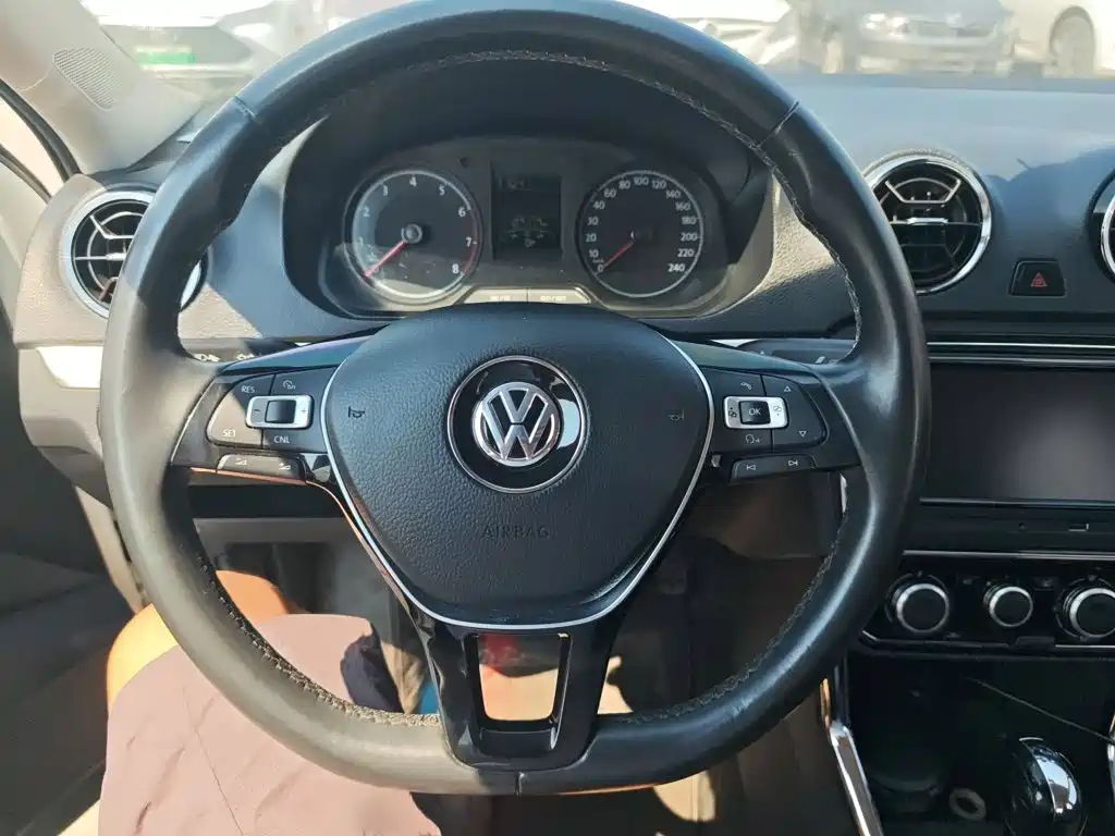 Volkswagen Jetta — миниатюра 4