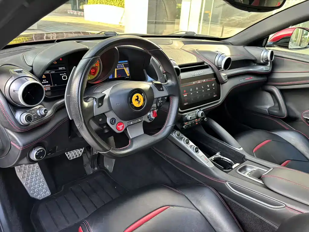 FERRARI GTC4LUSSO