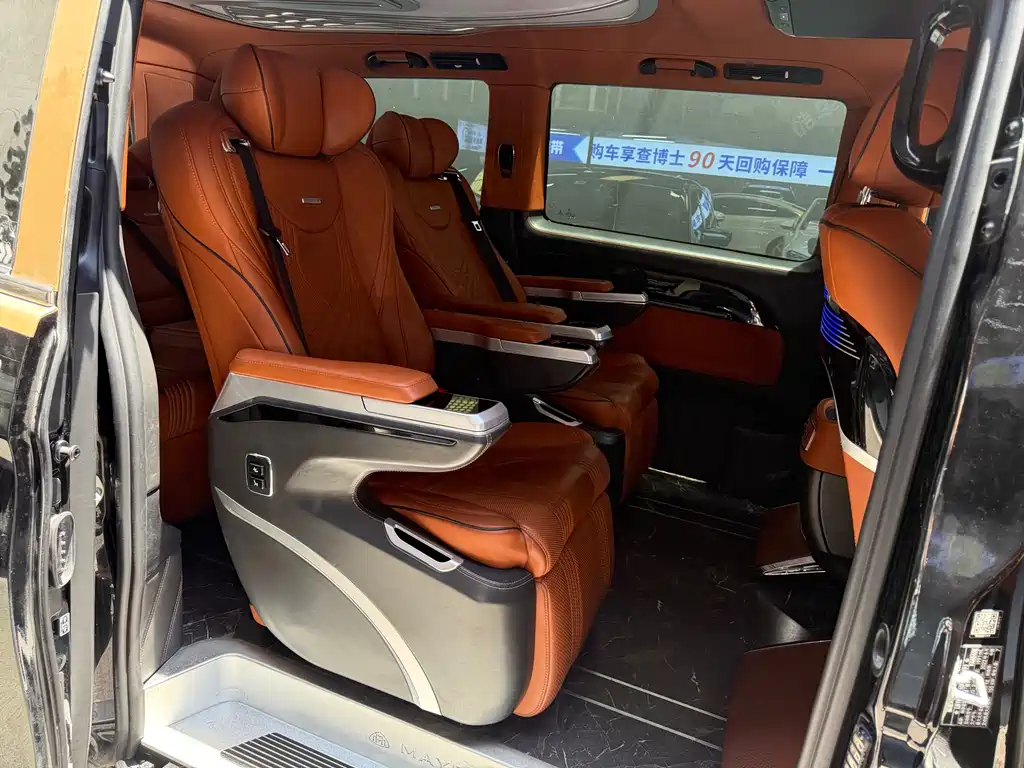 Mercedes-Benz Vito 2021 2.0T Elite 7 мест
