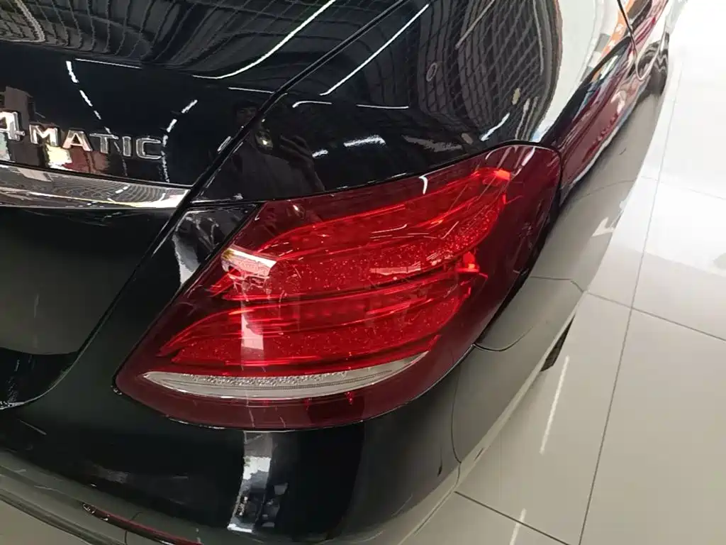 Mercedes-Benz E-Class — миниатюра 8