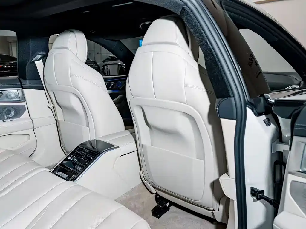 BMW 8 Series — миниатюра 4