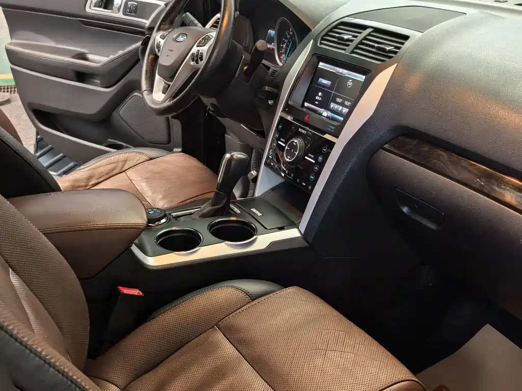 Ford Explorer (Import) — миниатюра 16