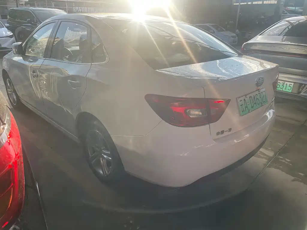 Bestune B30EV — миниатюра 7