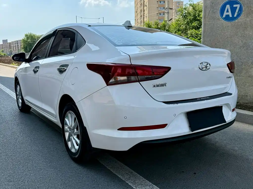 Hyundai Verna — миниатюра 6