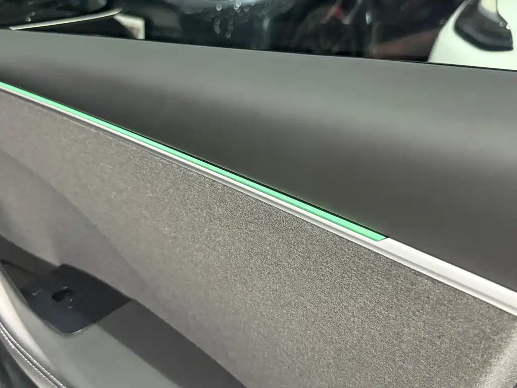 Tesla Model 3 — миниатюра 14