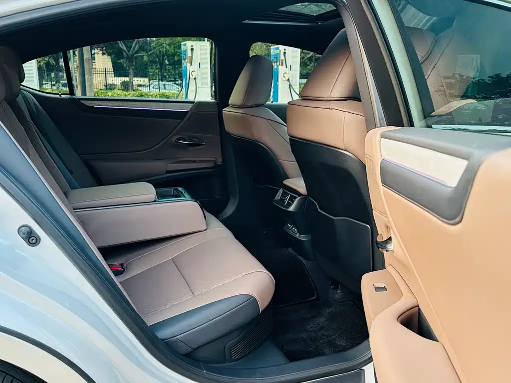 Lexus ES — миниатюра 16