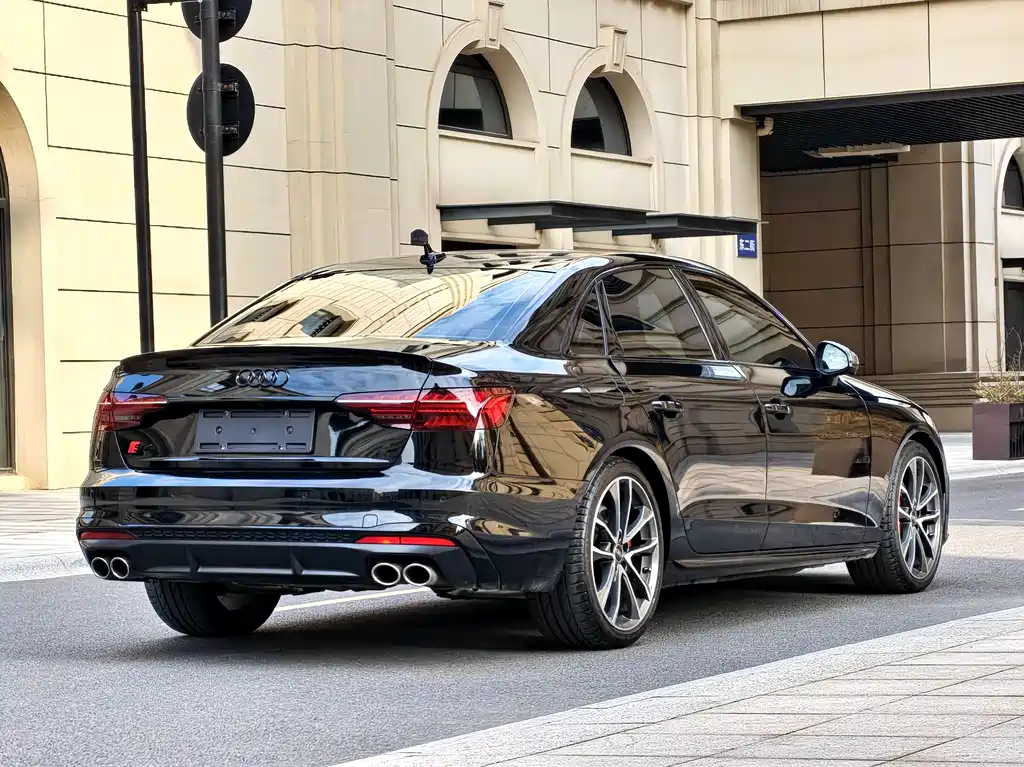 AUDI S4
