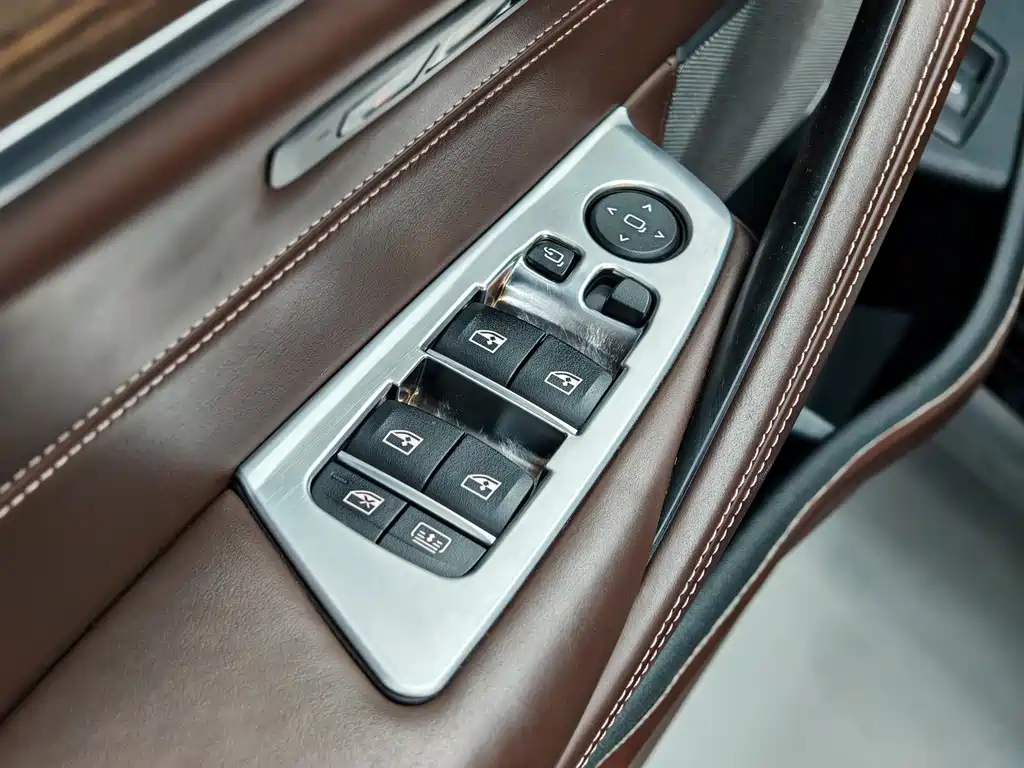BMW 5 Series — миниатюра 16