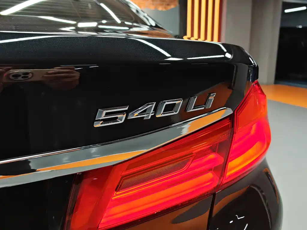 BMW 5 Series — миниатюра 13
