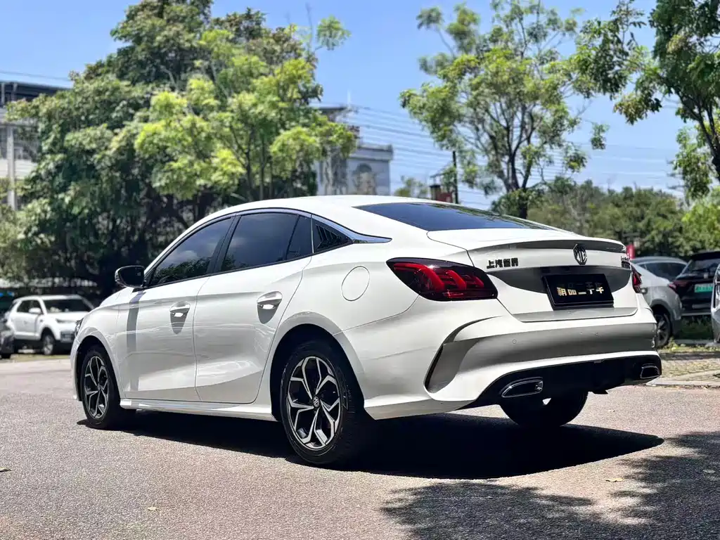 MG 5 2021 180DVVT CVT Luxury