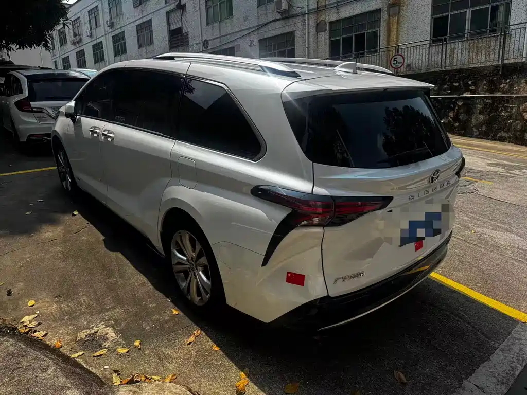 Toyota Sienna — миниатюра 4