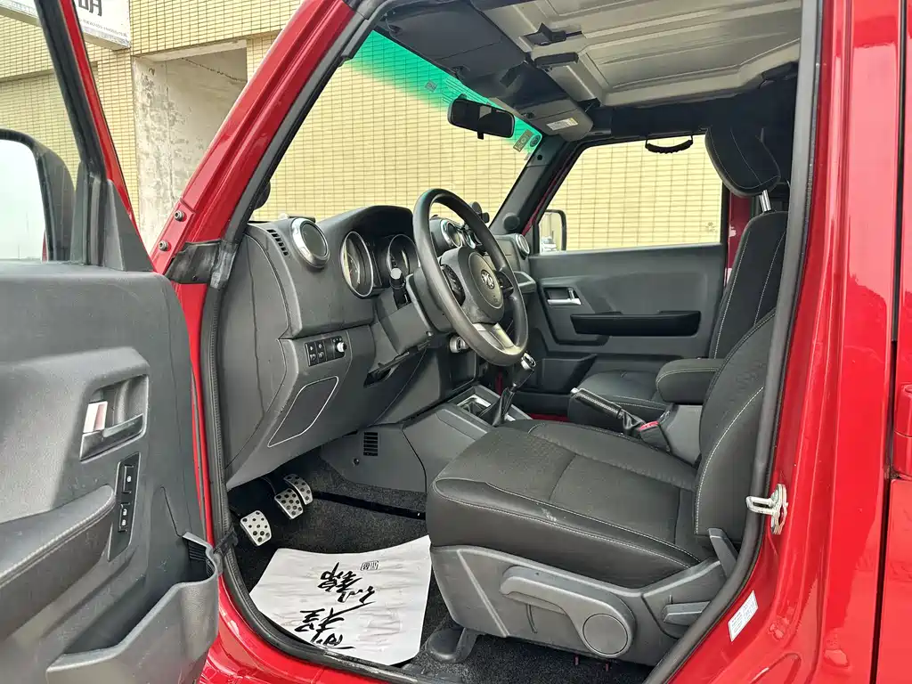 BAIC BJ40 2016 40L 2.0T MT Luxury