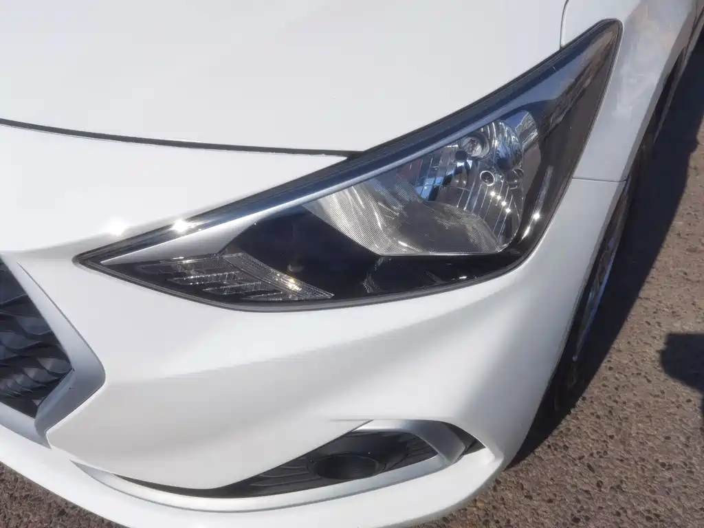 Hyundai Elantra — миниатюра 10