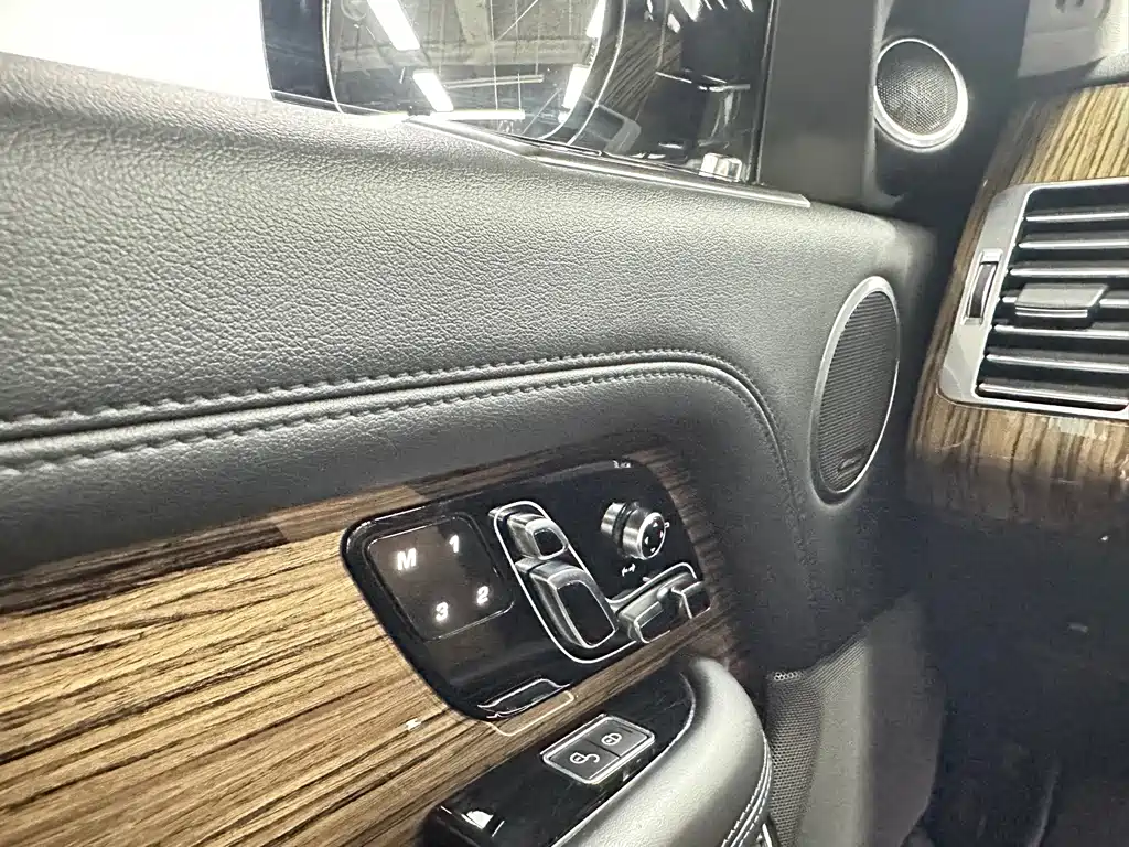 Land Rover Range Rover — миниатюра 14