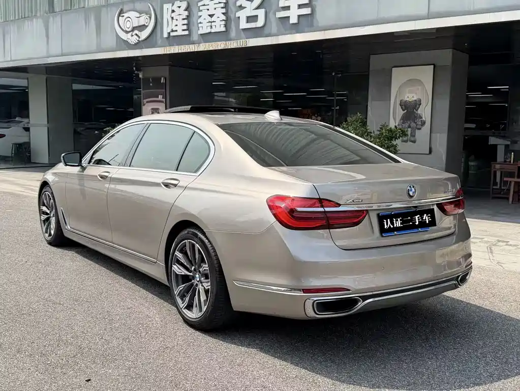BMW 7 Series — миниатюра 7