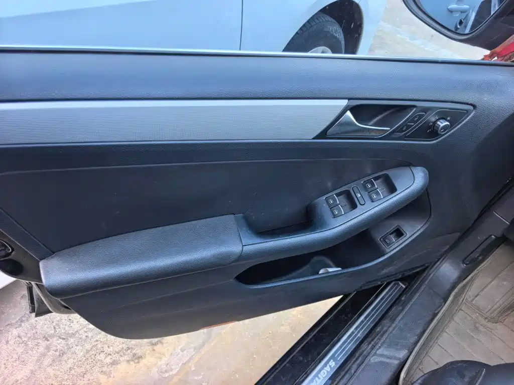 Volkswagen Sagitar — миниатюра 6