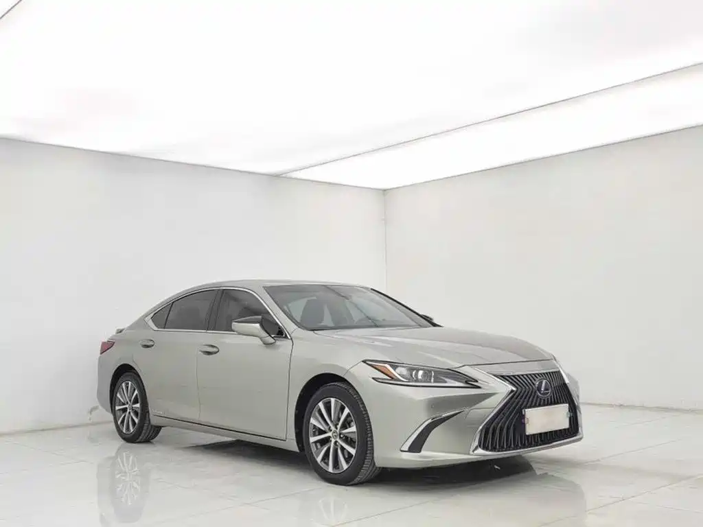 Lexus ES 2018 300h V