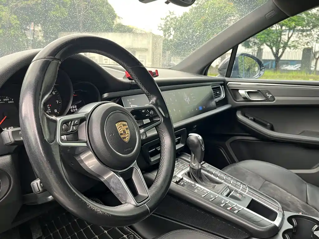 Porsche Macan — миниатюра 9