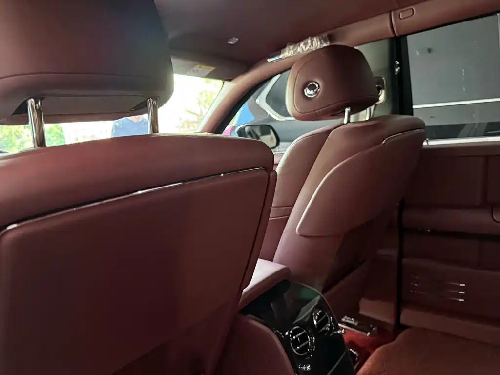 Rolls-Royce Phantom — миниатюра 6