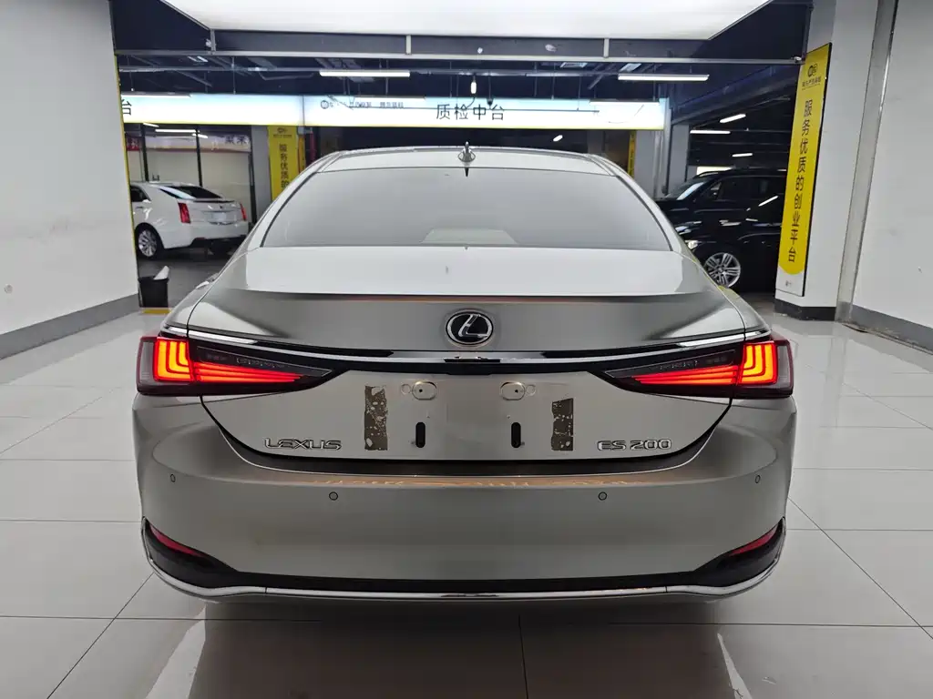 Lexus ES 2023 200