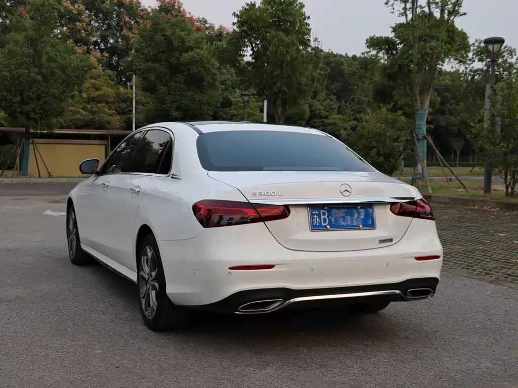 Mercedes-Benz E-Class — миниатюра 6