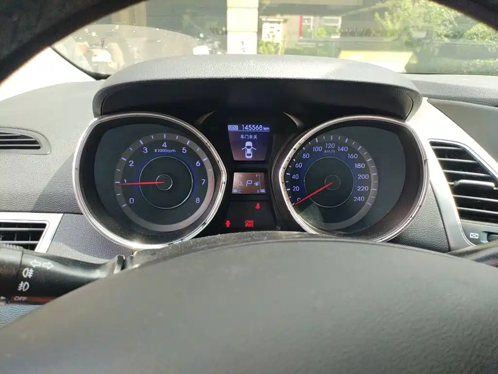 Hyundai Elantra Langdong — миниатюра 8